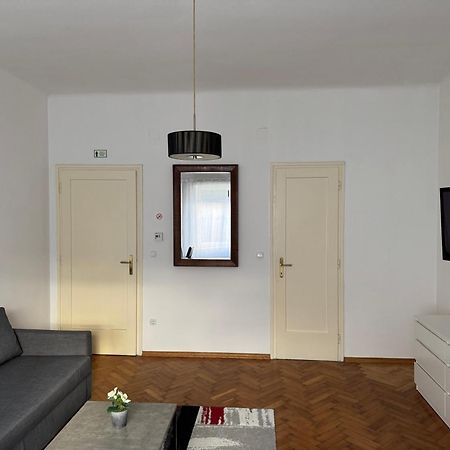 Studio Apartman Thalia 萨格勒布 外观 照片