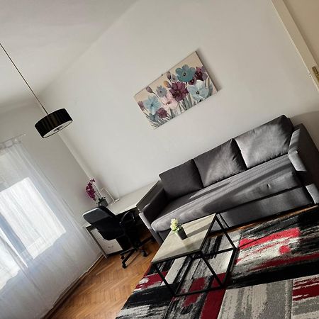 Studio Apartman Thalia 萨格勒布 外观 照片